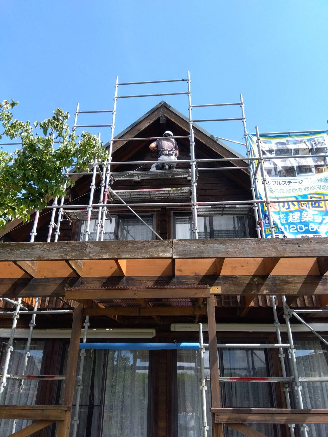 木造２階建住宅の外壁塗装工事を行います。