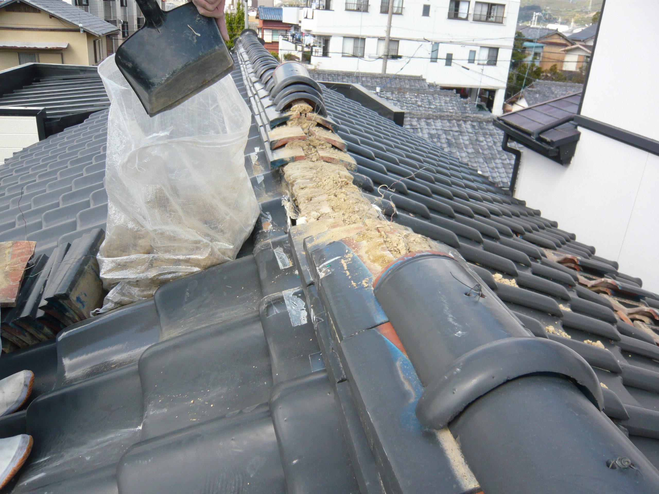 瓦屋根の修理完了です