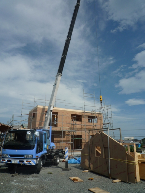 ２×４木造２階建て住宅の上棟を開始しました