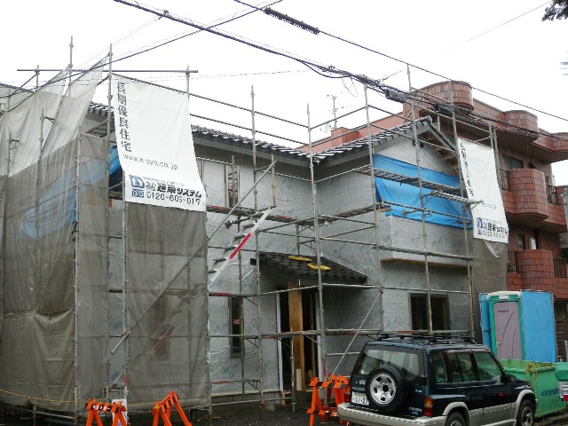 木造２階建て住宅で外壁工事と、内部の発泡ウレタン断熱の施工を行っております