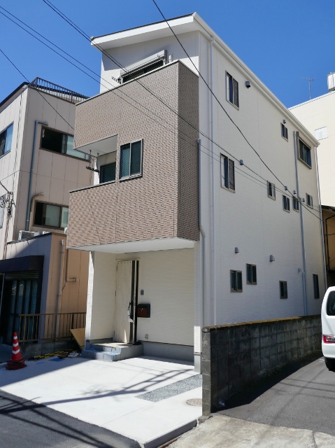 木造３階建て住宅の外壁の施工を行っております。