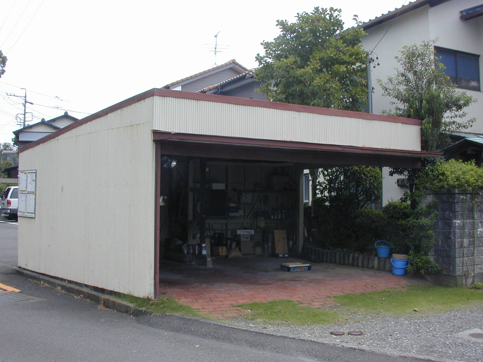 浜松市天竜区只来で、築31年の木造倉庫兼車庫が老朽化の為新たに造り替える工事を行っています