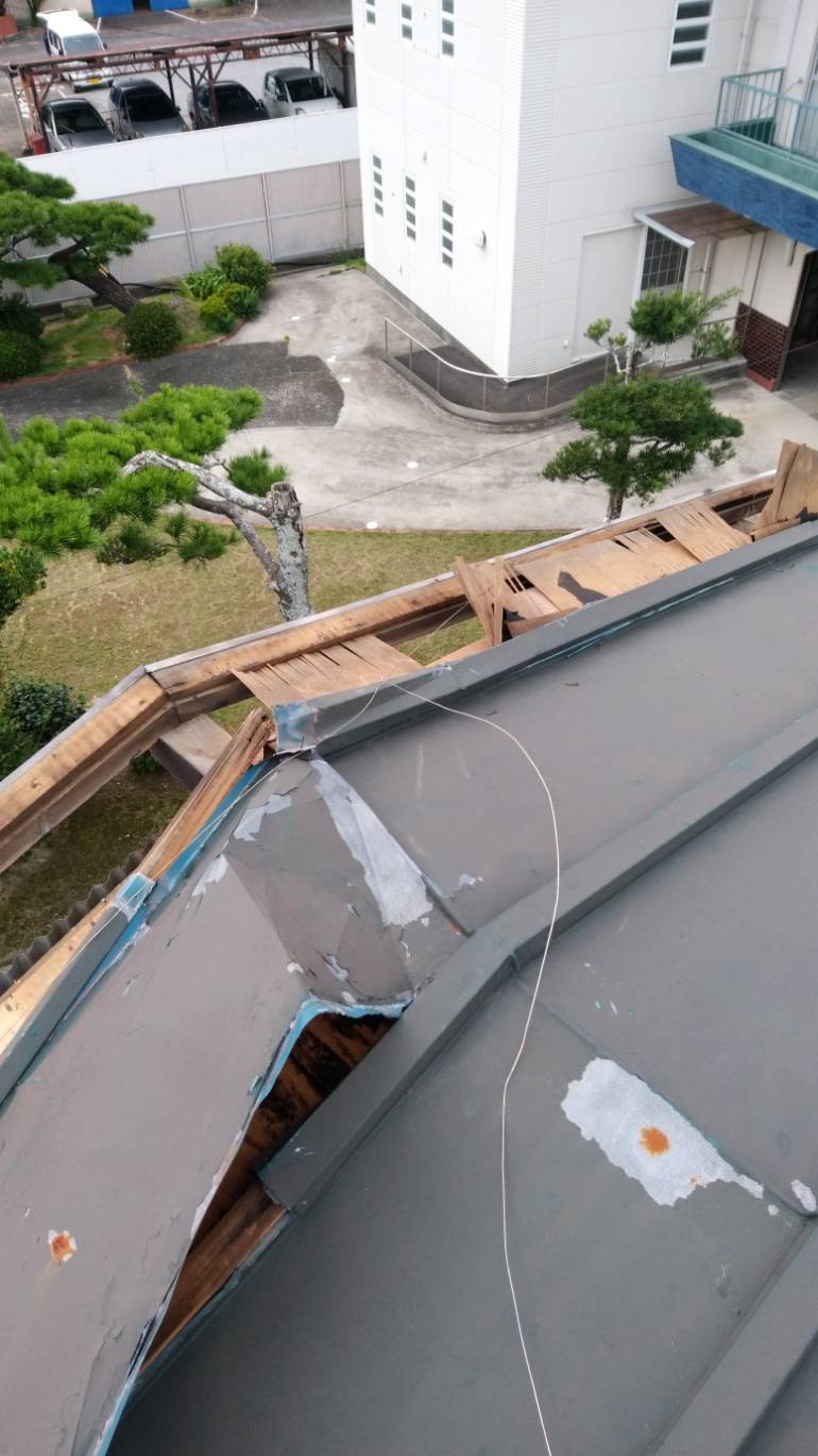 台風屋根板金修理