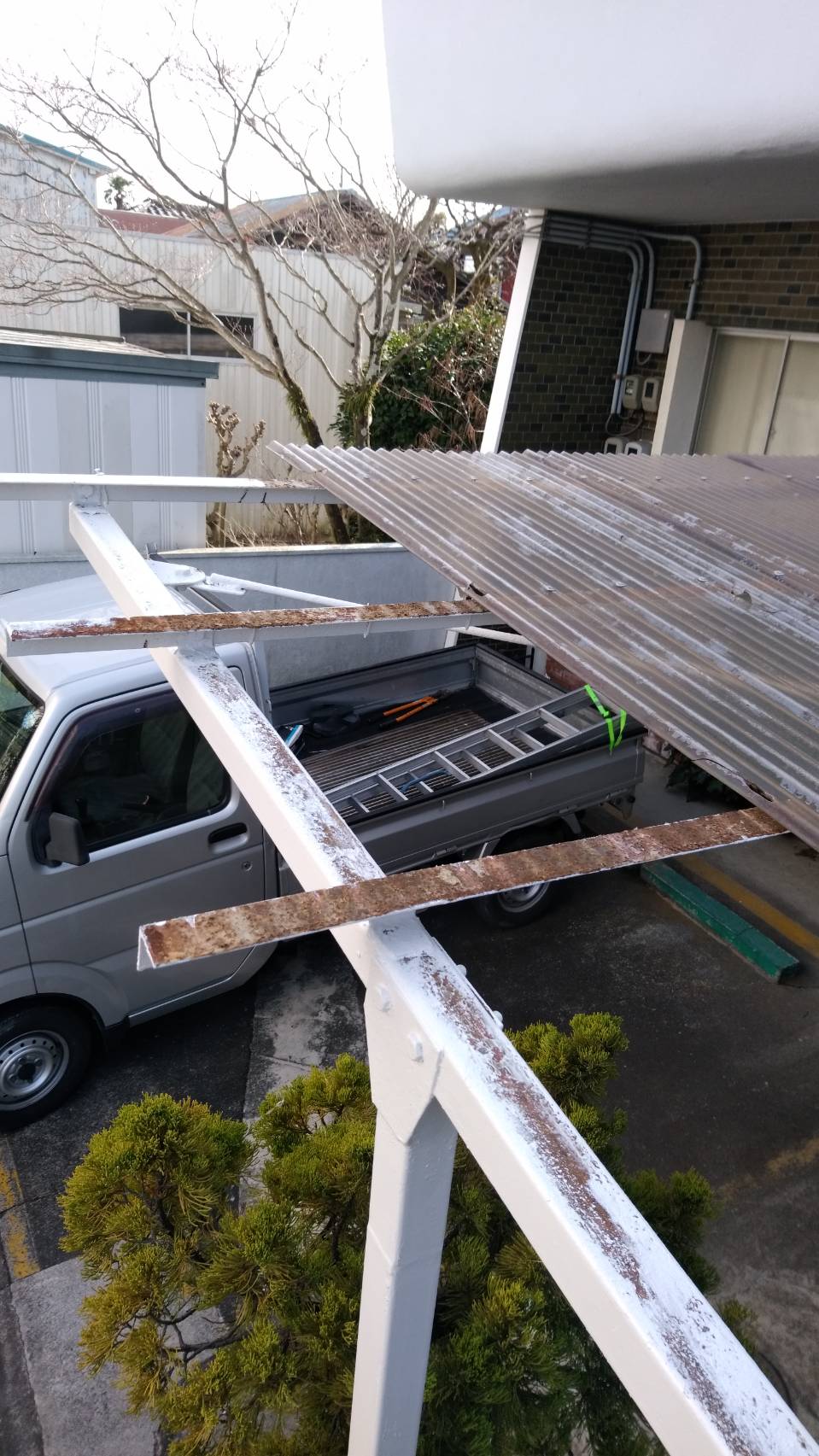 カーポート屋根破損の修理