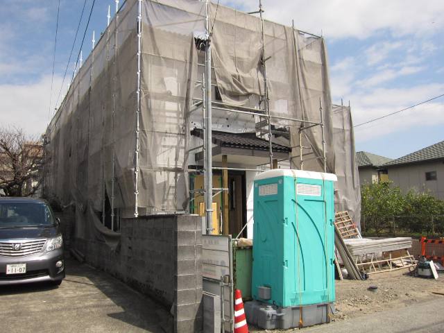 屋根の瓦葺き工事を施工しております。